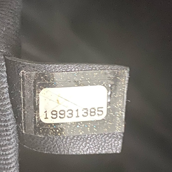 CHANEL Burgundy Shoulder Bag with Quilted Design and Chain Strap - Picture 5 of 13